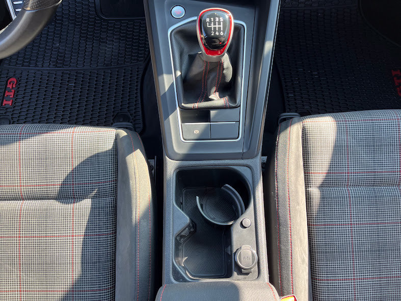 Used 2022 Volkswagen GTI SE FWD image 21