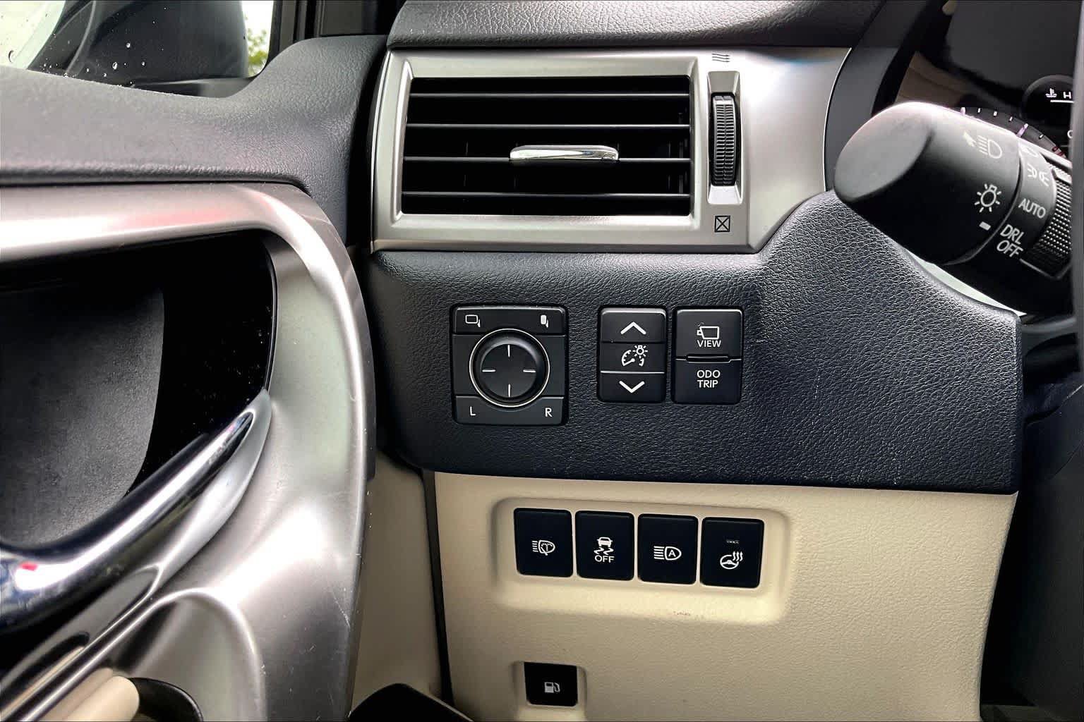 Used 2023 Lexus GX 460 Luxury w/ Sport Design Package AWD/4WD image 36