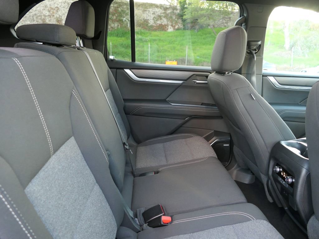 Used 2025 GMC Acadia Elevation image 23