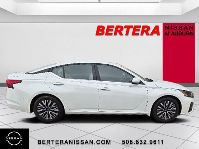 Used 2024 Nissan Altima 2.5 SV w/ SV Premium Package FWD image 2