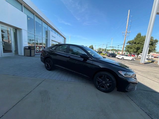 Used 2023 Volkswagen Jetta SE w/ Panoramic Sunroof Package FWD image 25