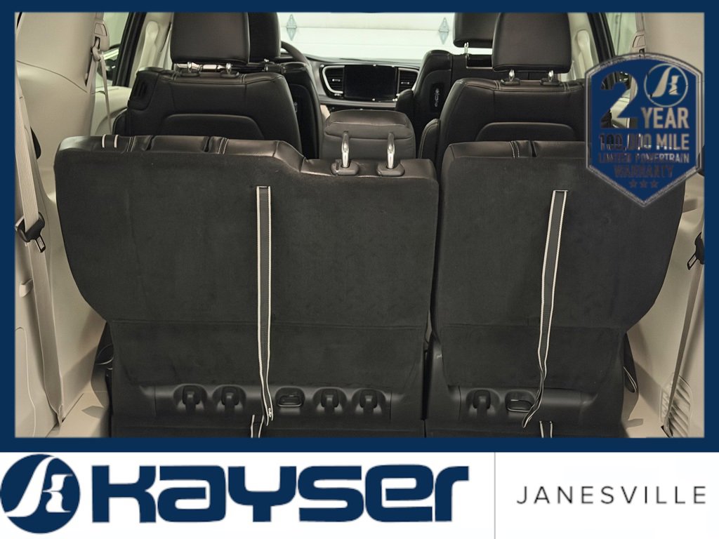 Used 2022 Chrysler Pacifica Touring-L w/ Uconnect Theater Family Group image 27