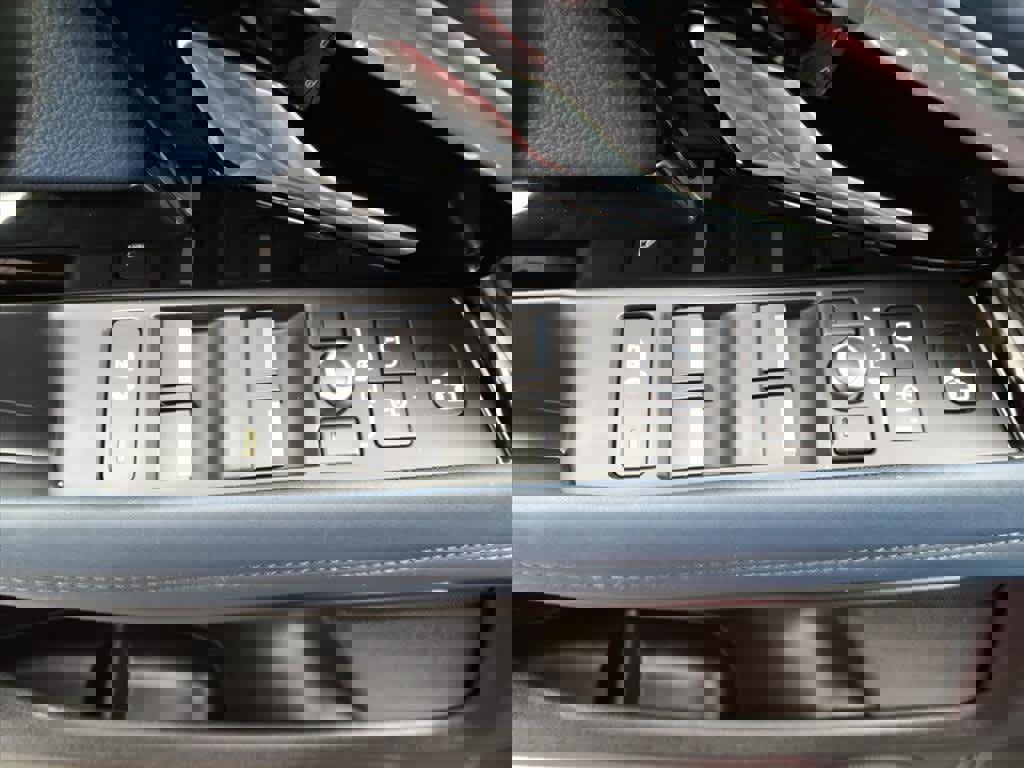 Used 2020 Land Rover Range Rover Evoque SE image 10