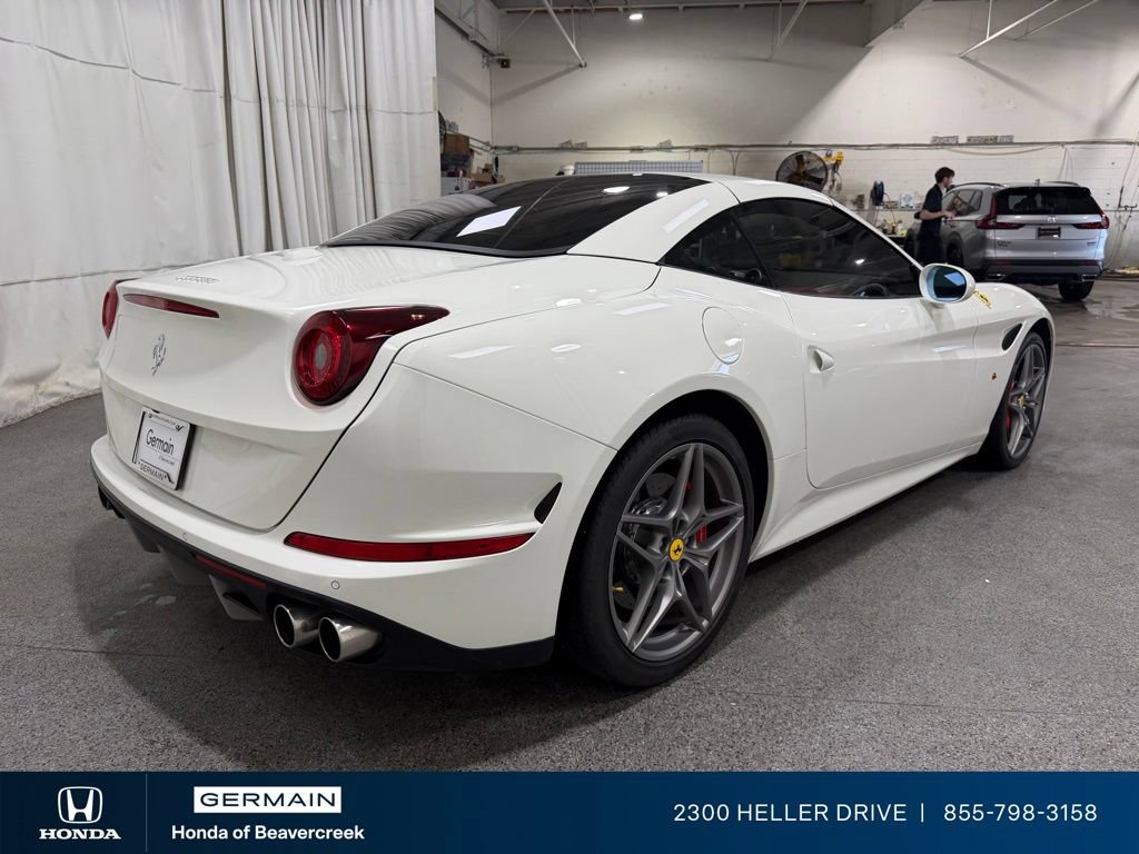 Used 2016 Ferrari California T RWD image 8