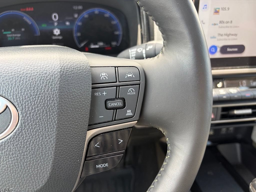 Used 2025 Toyota Camry XLE AWD/4WD image 38