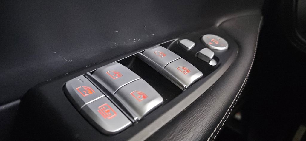 Used 2017 BMW 750i xDrive image 21