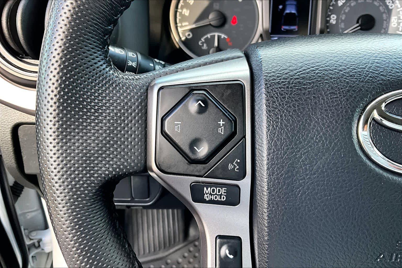 Used 2023 Toyota Tacoma SR5 AWD/4WD image 22