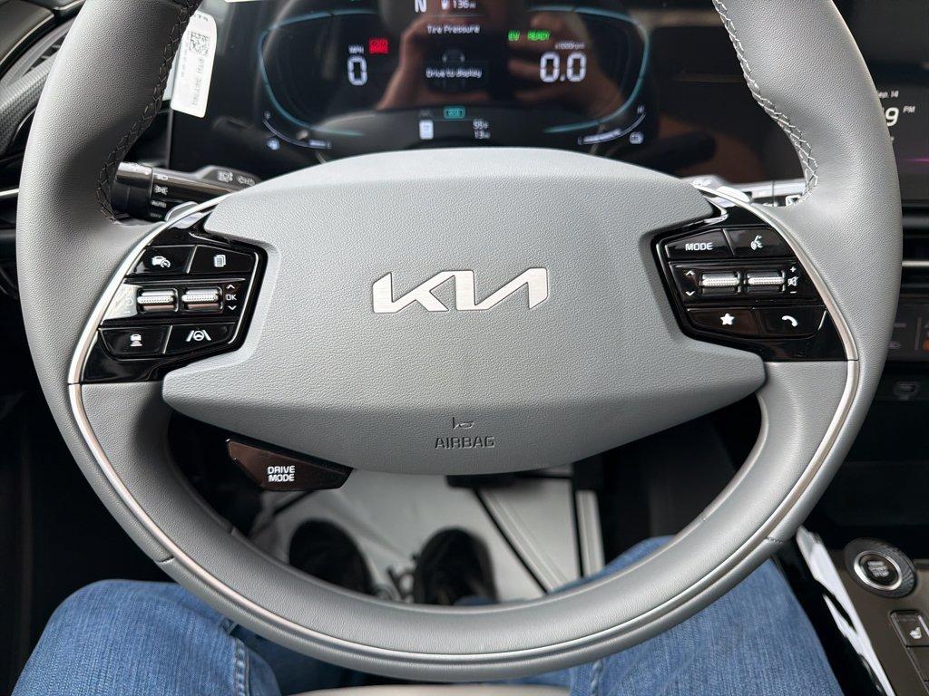 New 2026 Kia Niro EX FWD image 25