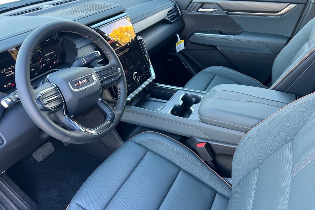 New 2026 GMC Acadia AT4 w/ Luxury Package image 7