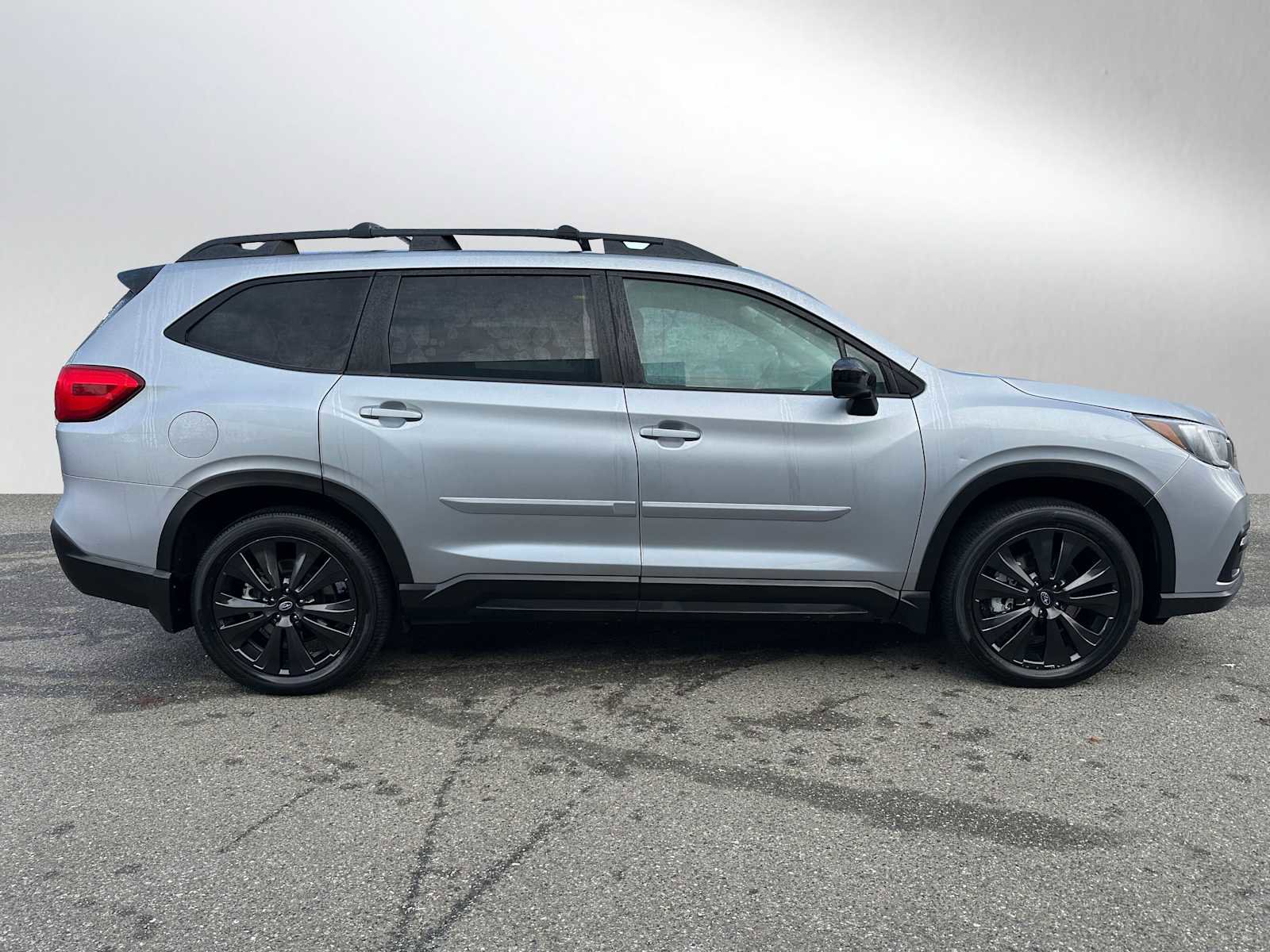 Used 2022 Subaru Ascent Onyx Edition image 2