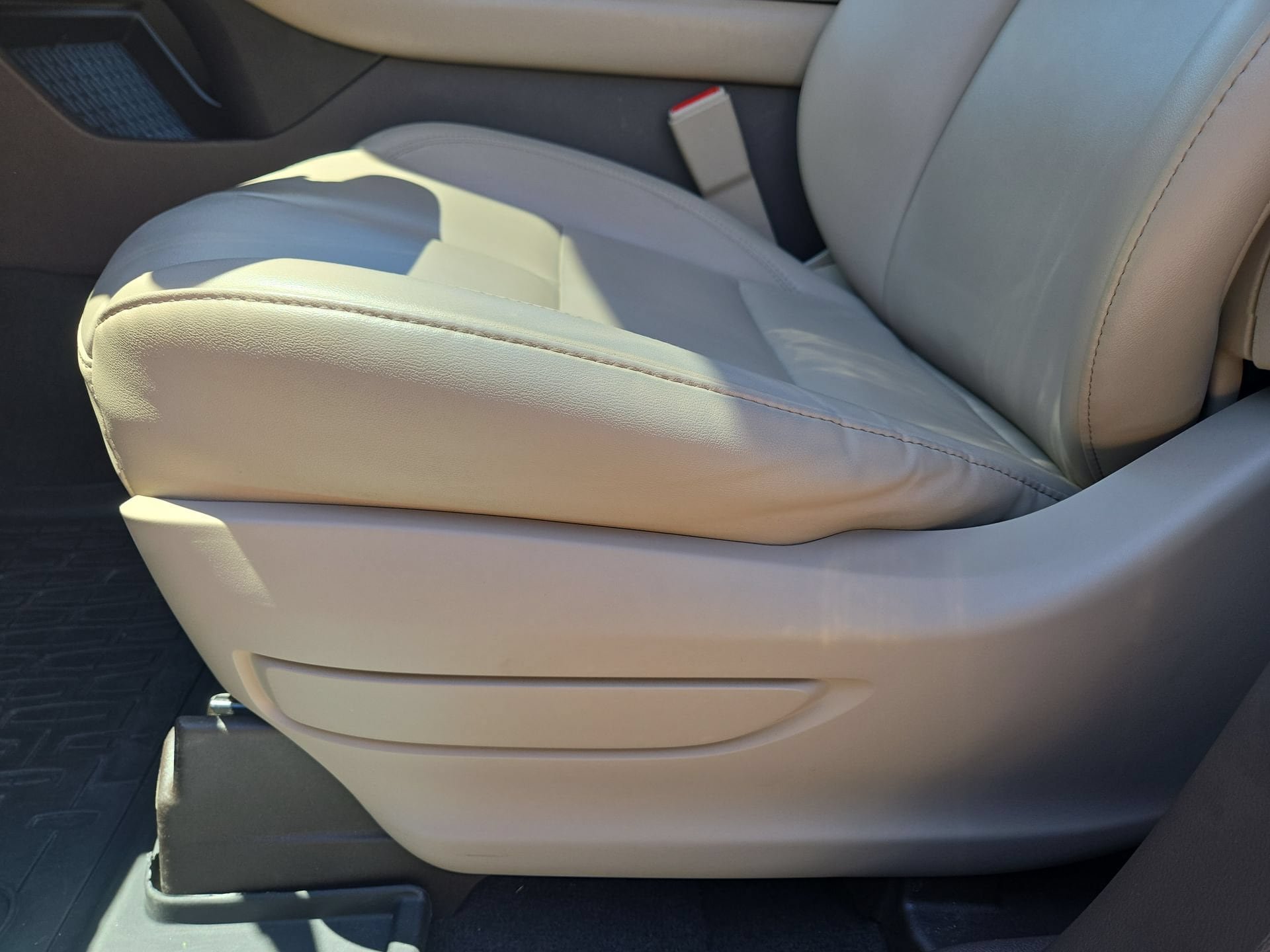 Used 2023 Lincoln Aviator 2WD w/ Premium Package image 17