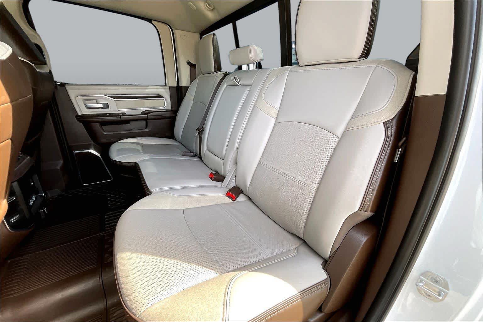 Used 2025 RAM 3500 Laramie AWD/4WD image 21