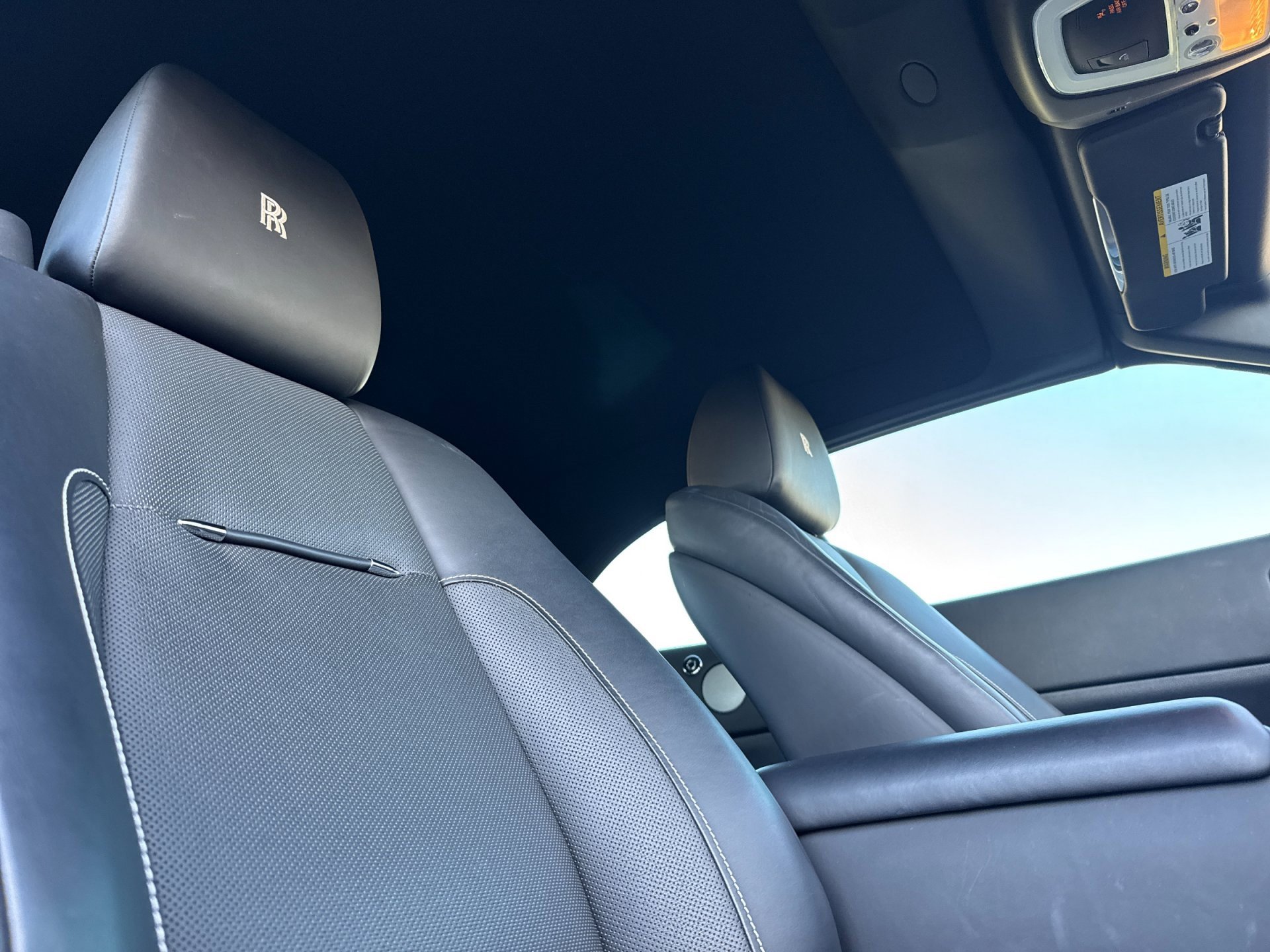 Used 2020 Rolls-Royce Dawn image 17