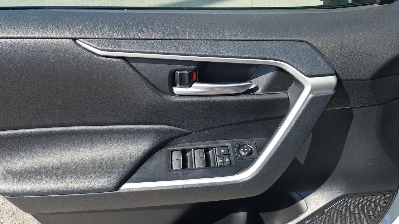 Used 2023 Toyota RAV4 XLE image 10