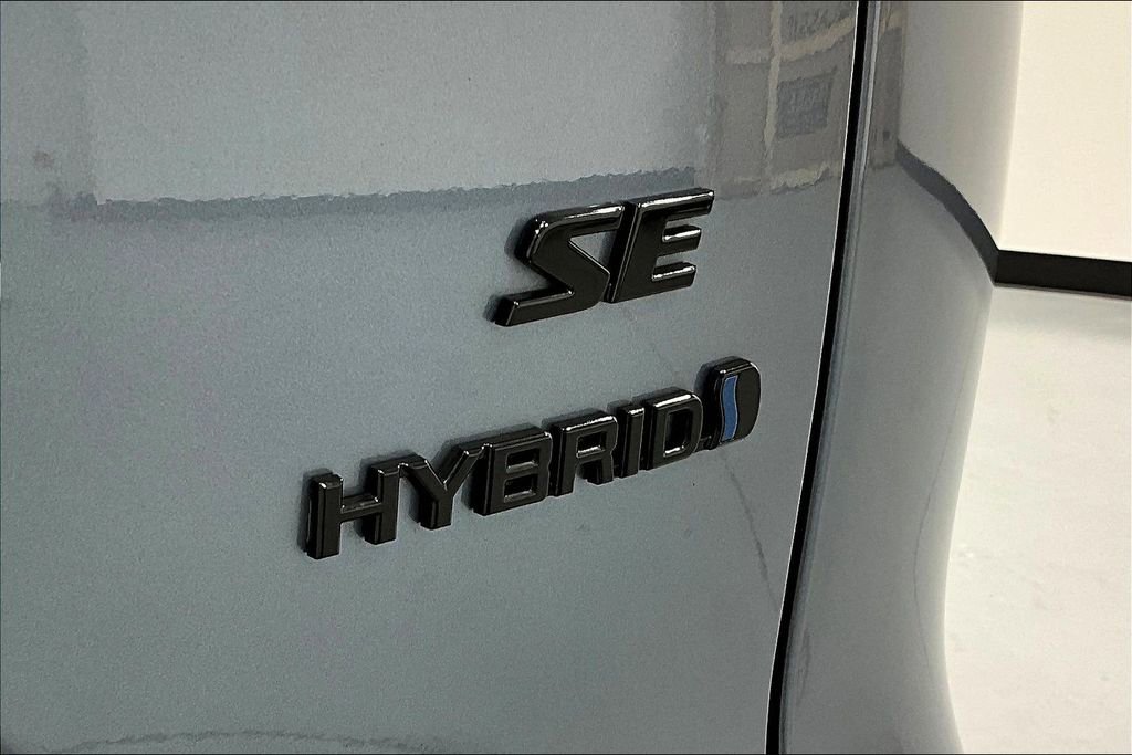 Used 2023 Toyota Corolla Cross SE image 39