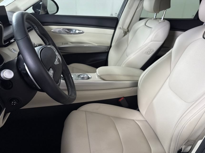Certified 2023 Genesis GV70 2.5T w/ Select Package AWD/4WD image 13