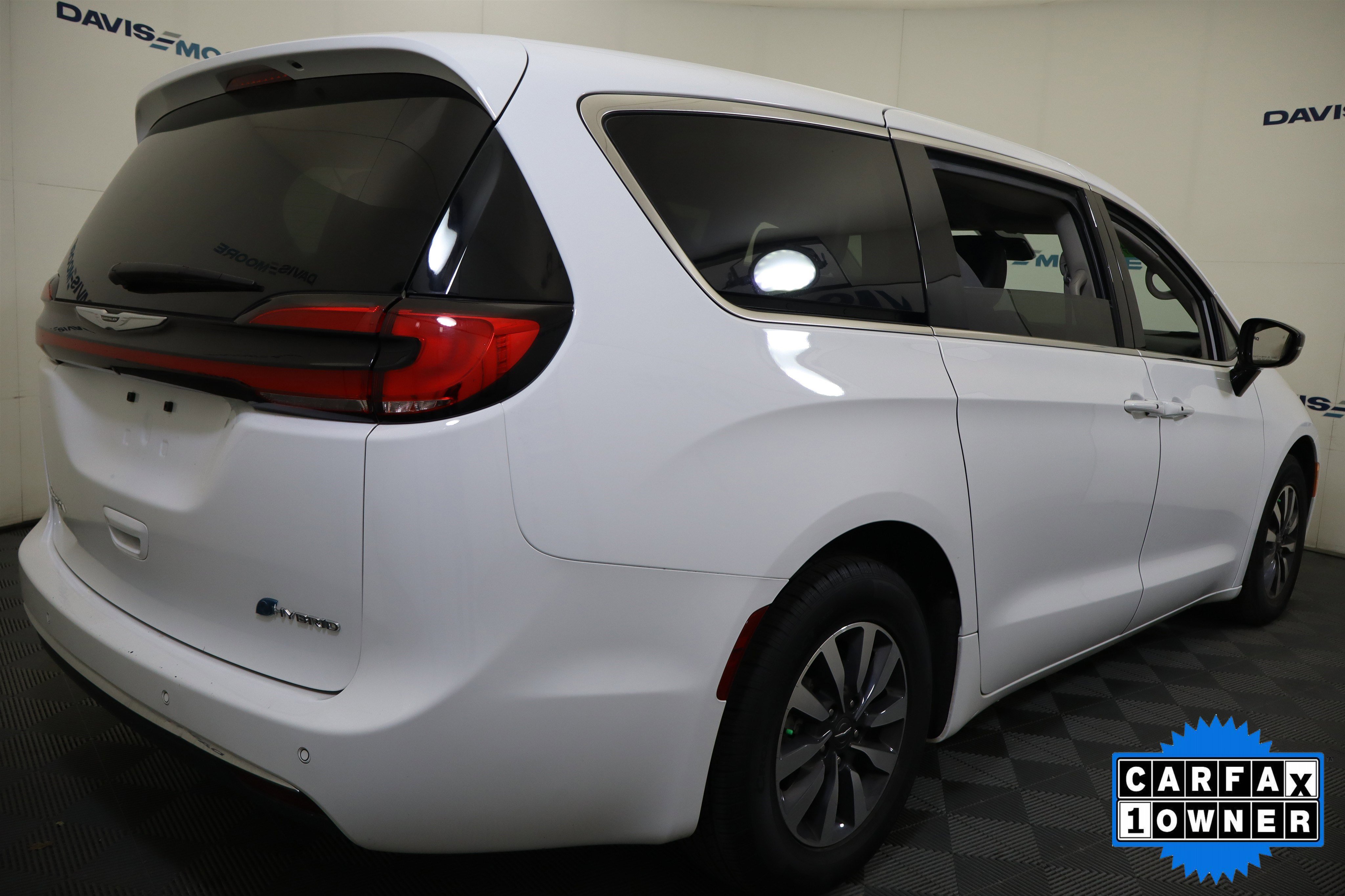 Used 2024 Chrysler Pacifica Select image 18