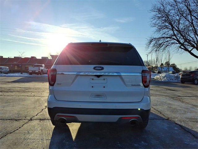 Used 2016 Ford Explorer XLT w/ Equipment Group 202A image 7