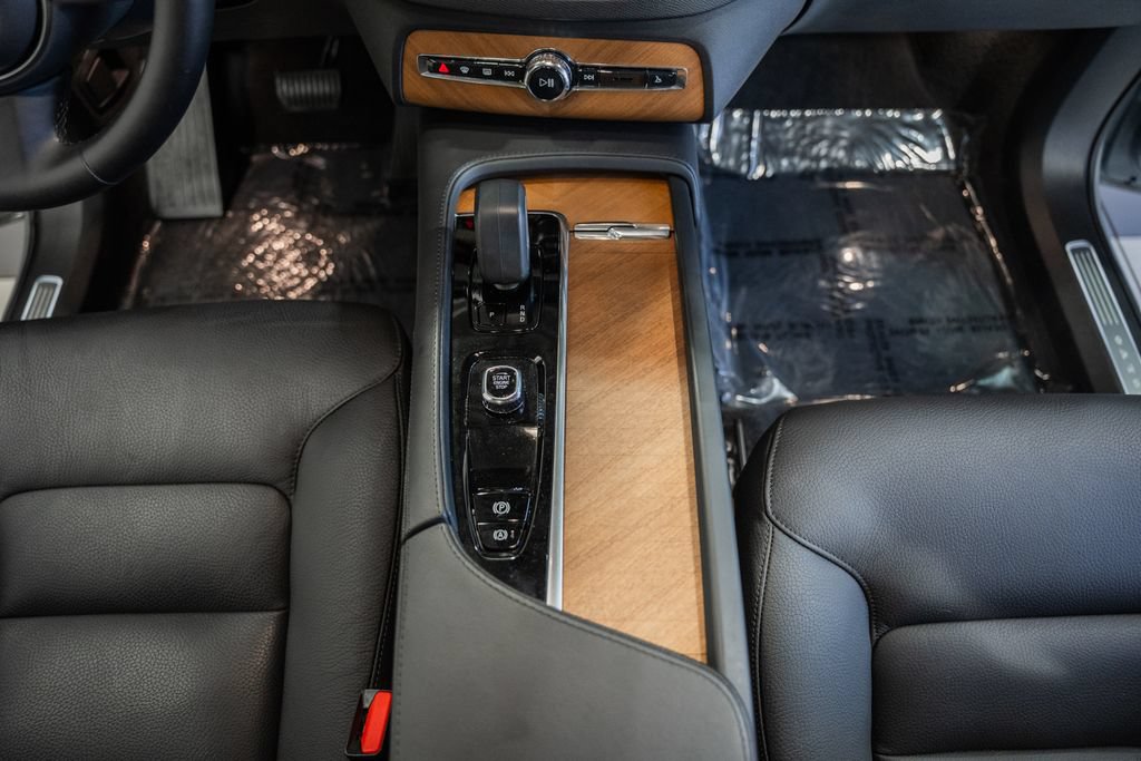 Used 2025 Volvo XC90 B6 Plus w/ Protection Package Premier AWD/4WD image 24