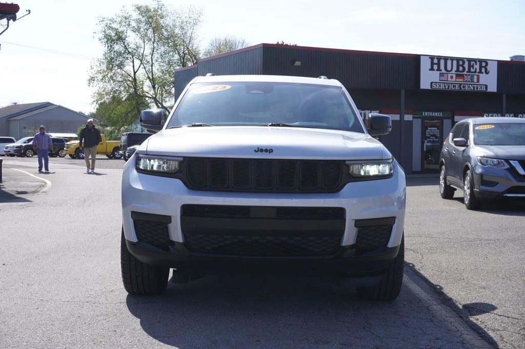 Used 2023 Jeep Grand Cherokee L Laredo AWD/4WD image 2