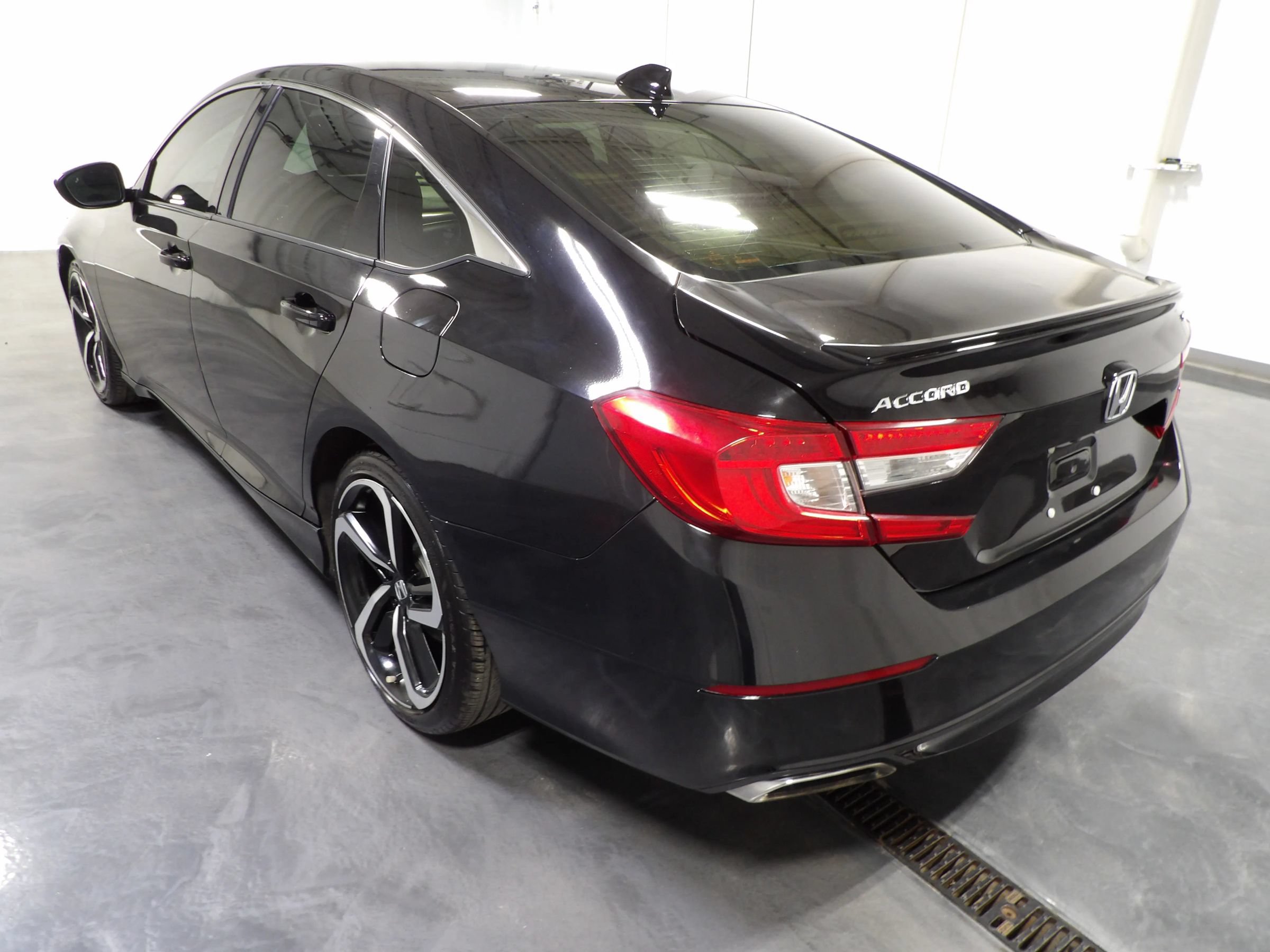 Used 2022 Honda Accord Sport image 6