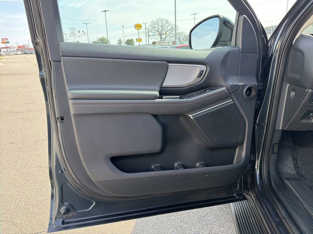 Certified 2025 Ford Expedition Active image 12