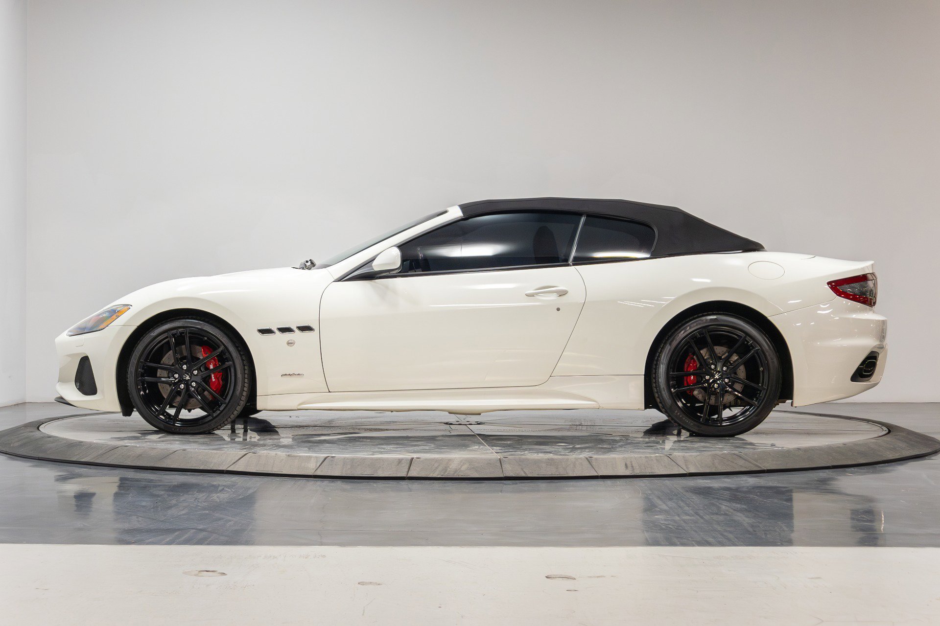 Used 2018 Maserati GranTurismo Sport image 18