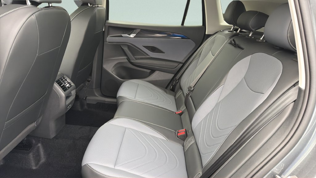 New 2026 Volkswagen Tiguan SE FWD image 31
