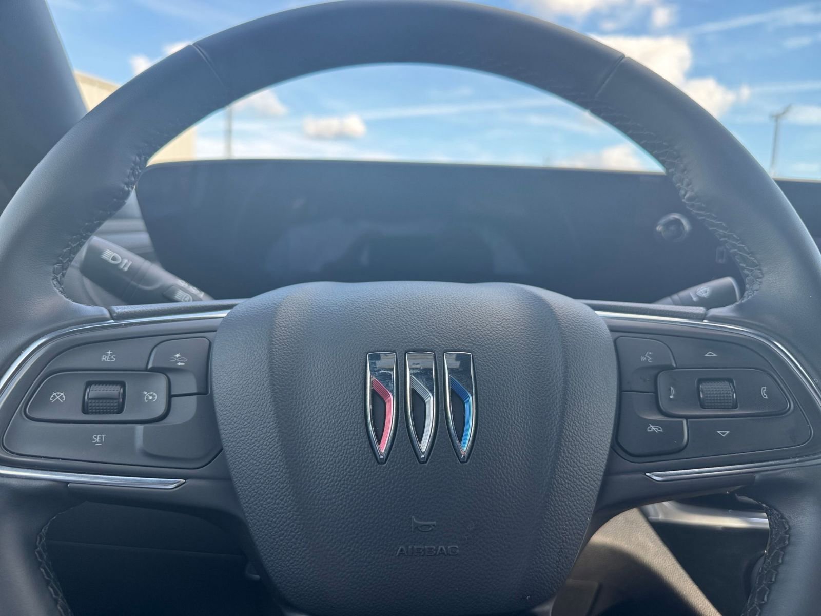 Used 2025 Buick Envista Sport Touring image 25