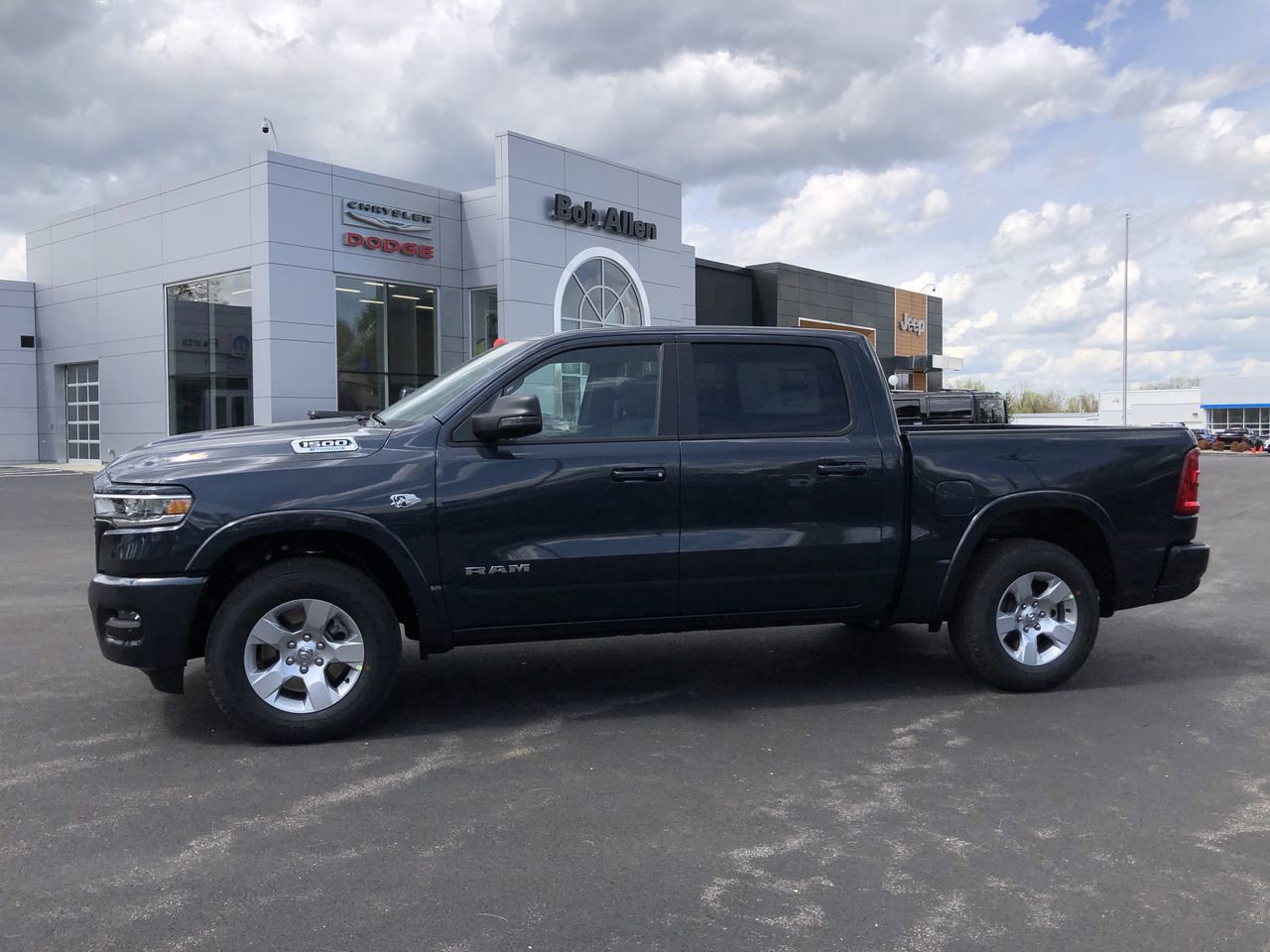 New 2026 RAM 1500 4x4 Crew Cab image 11