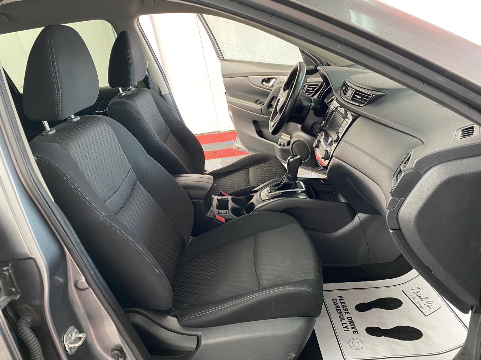 Used 2018 Nissan Rogue SV w/ Premium Package image 9