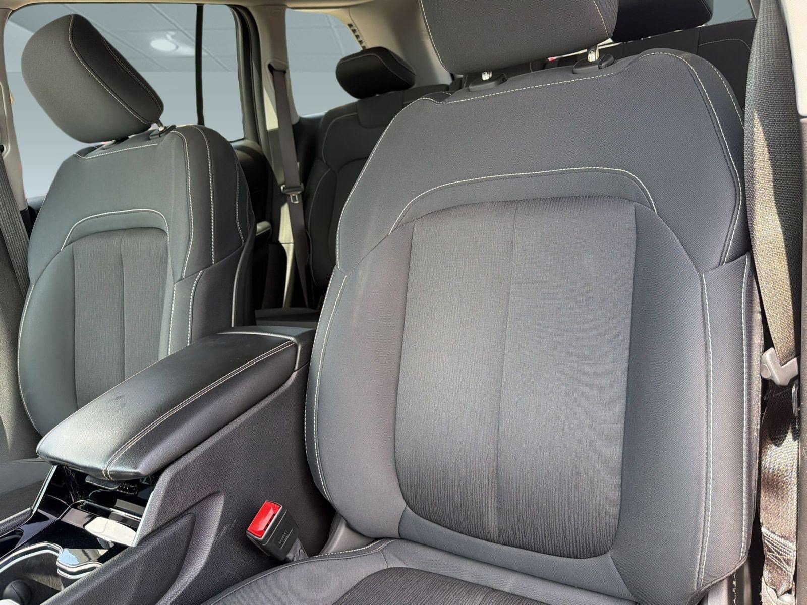 Used 2023 Jeep Grand Cherokee Laredo AWD/4WD image 25