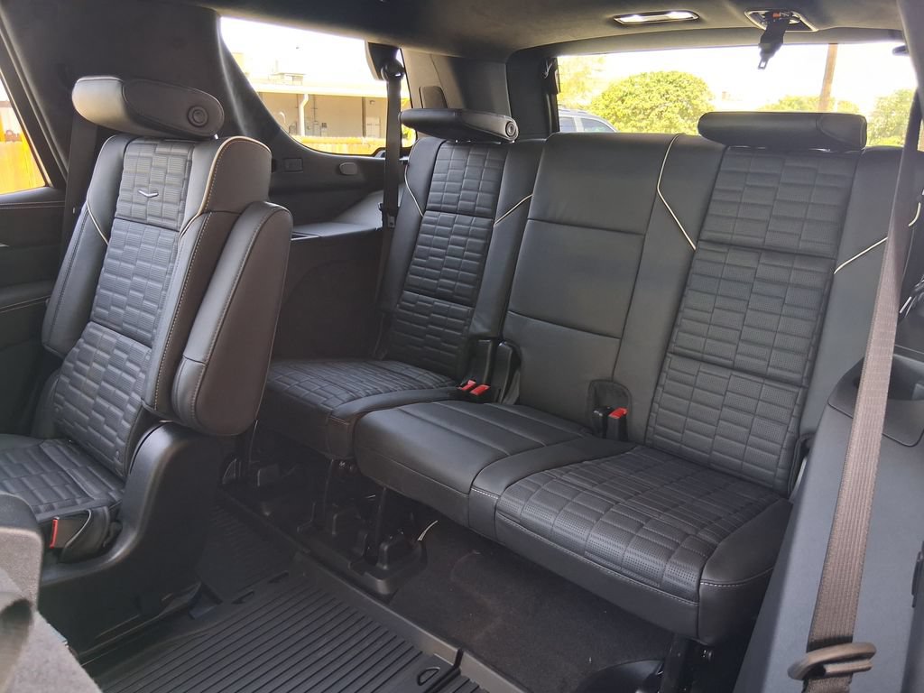 New 2026 Cadillac Escalade Platinum Sport w/ LPO, Floor Liner Package AWD/4WD image 24