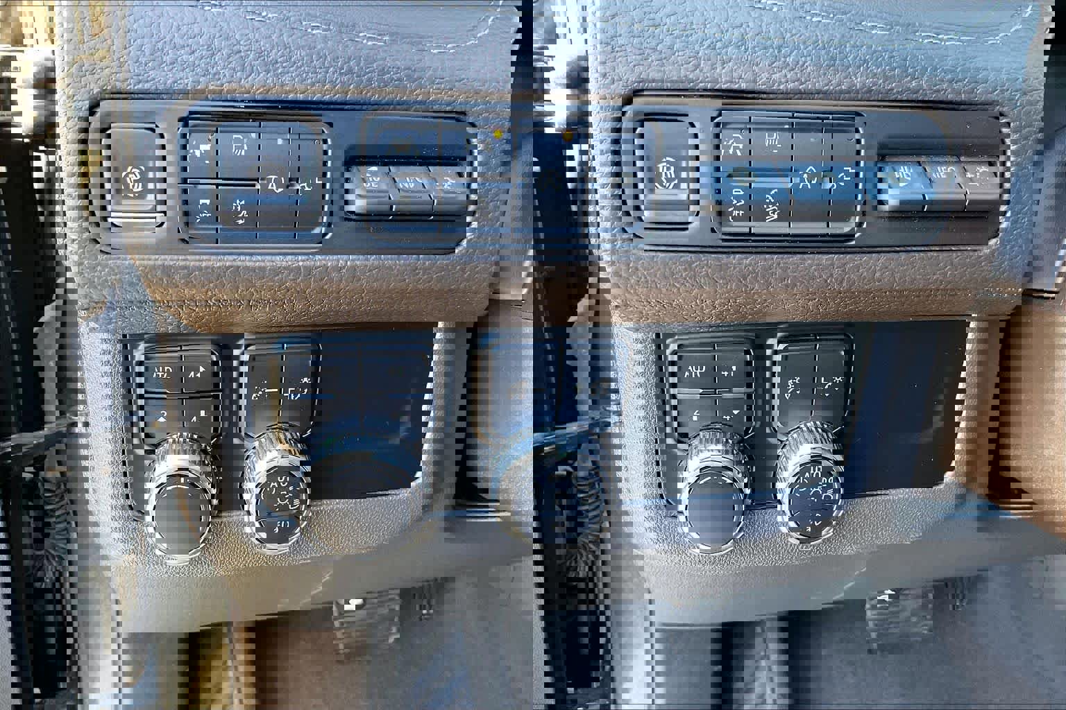 Certified 2021 GMC Yukon Denali w/ Denali Premium Package image 28