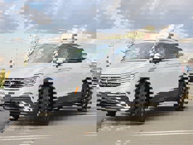 Used 2024 Volkswagen Tiguan SE image 19