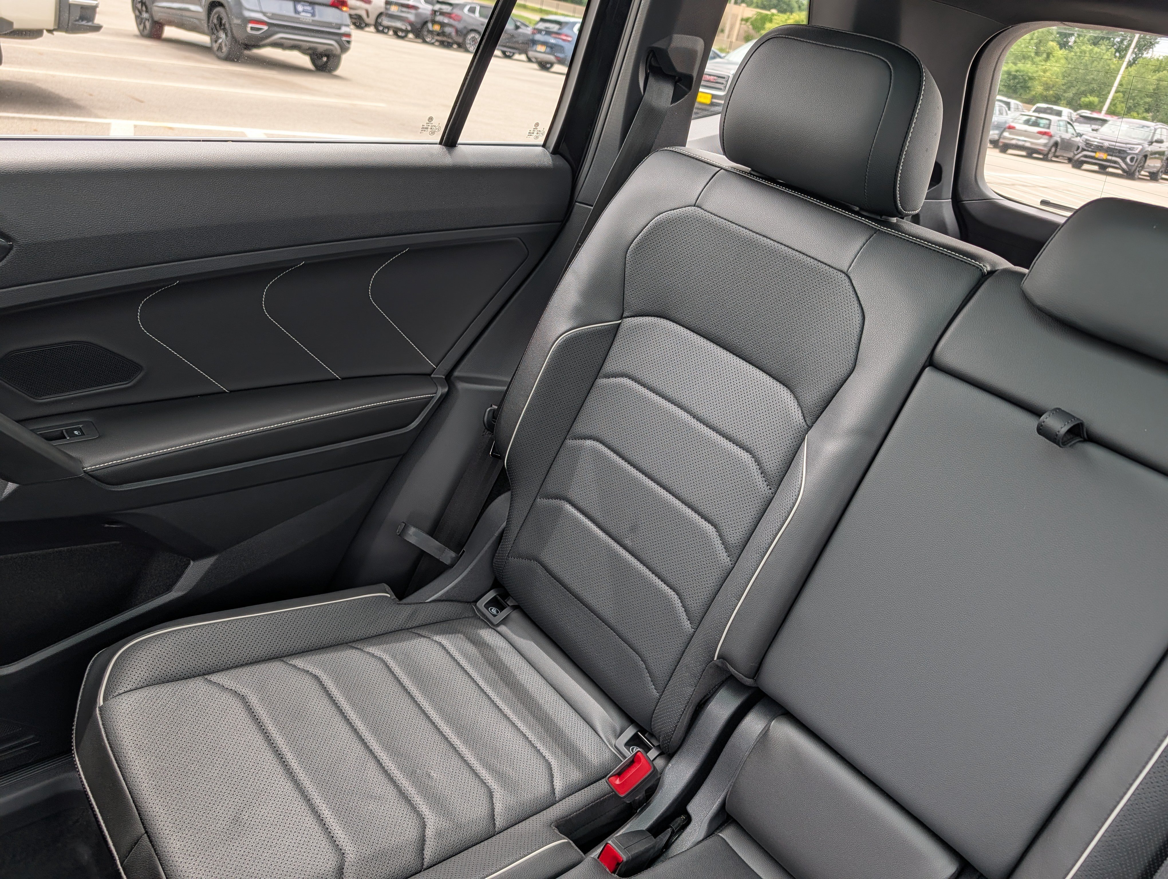 Certified 2023 Volkswagen Tiguan SEL R-Line AWD/4WD image 15