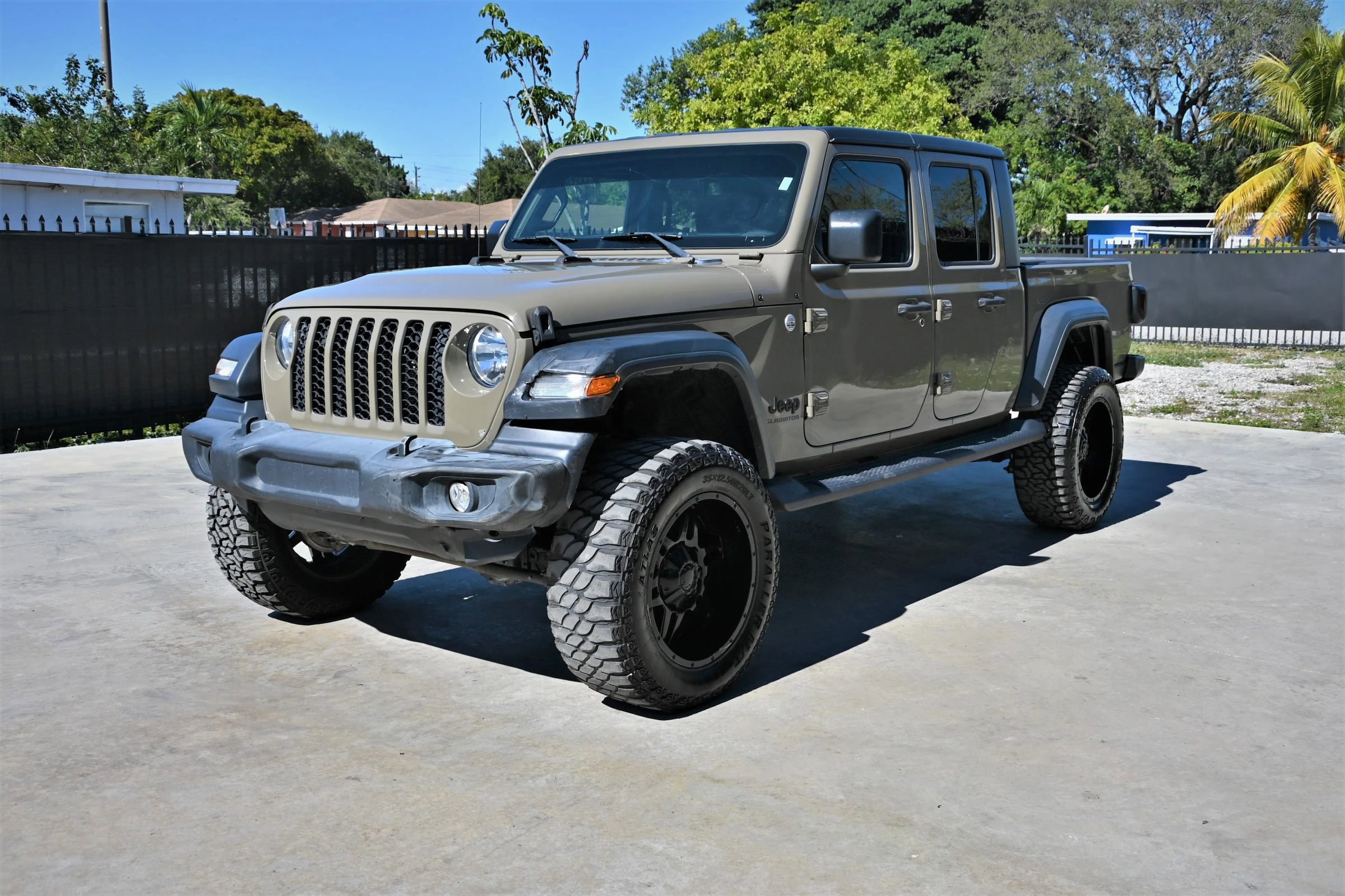 Used 2020 Jeep Gladiator Sport w/ Quick Order Package 24S image 2