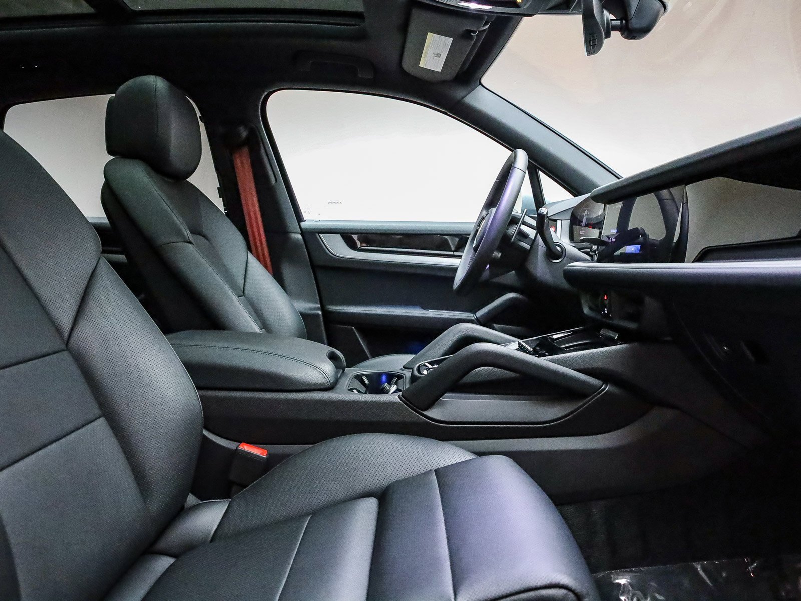 Used 2025 Porsche Cayenne image 21