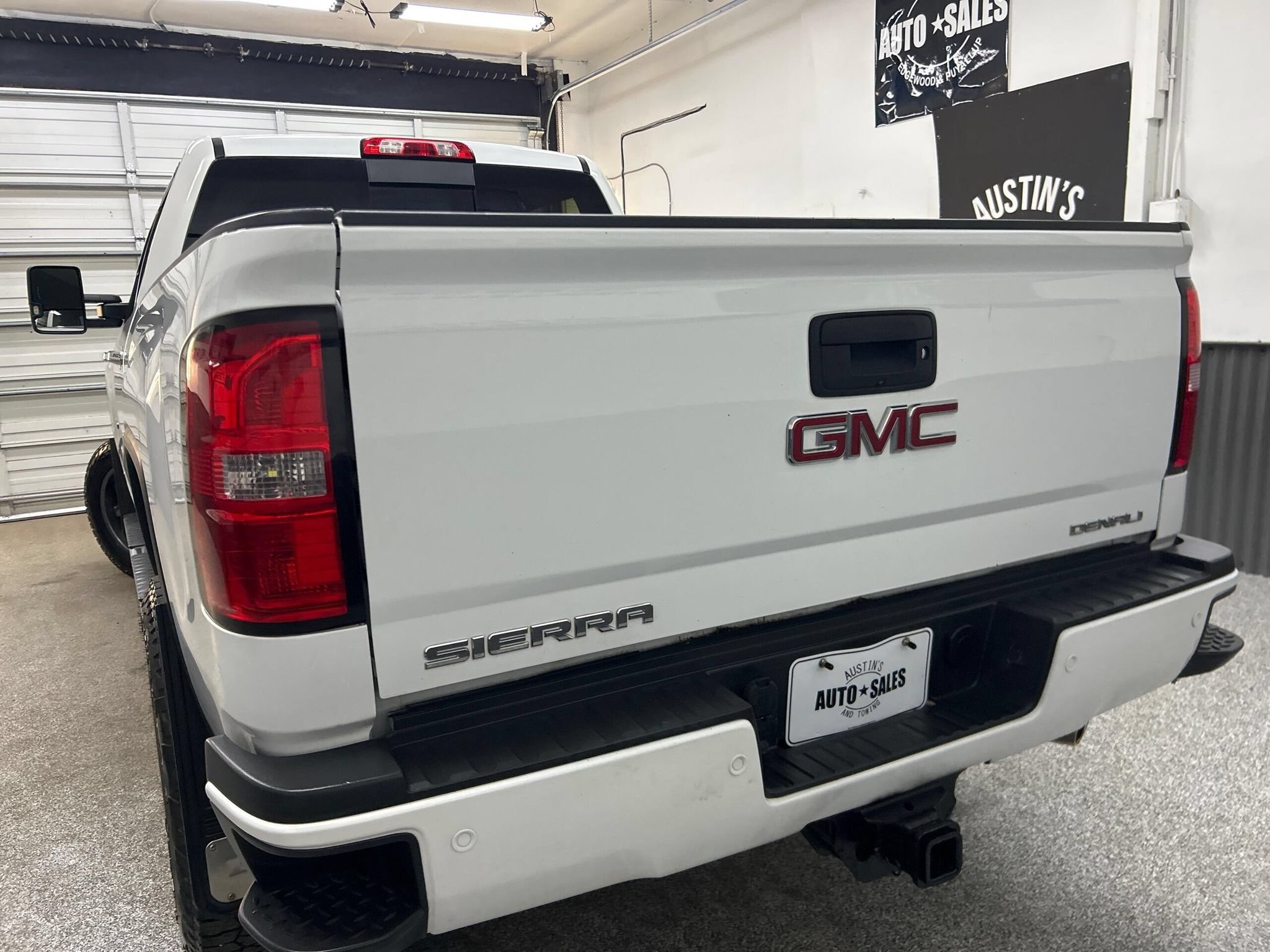 Used 2017 GMC Sierra 3500 Denali w/ Suspension Package, Off-Road AWD/4WD image 5
