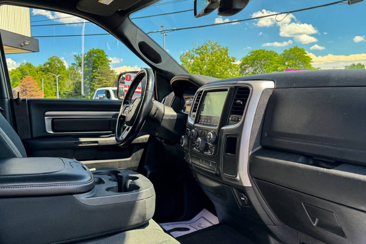Used 2022 RAM 1500 Classic Warlock AWD/4WD image 15