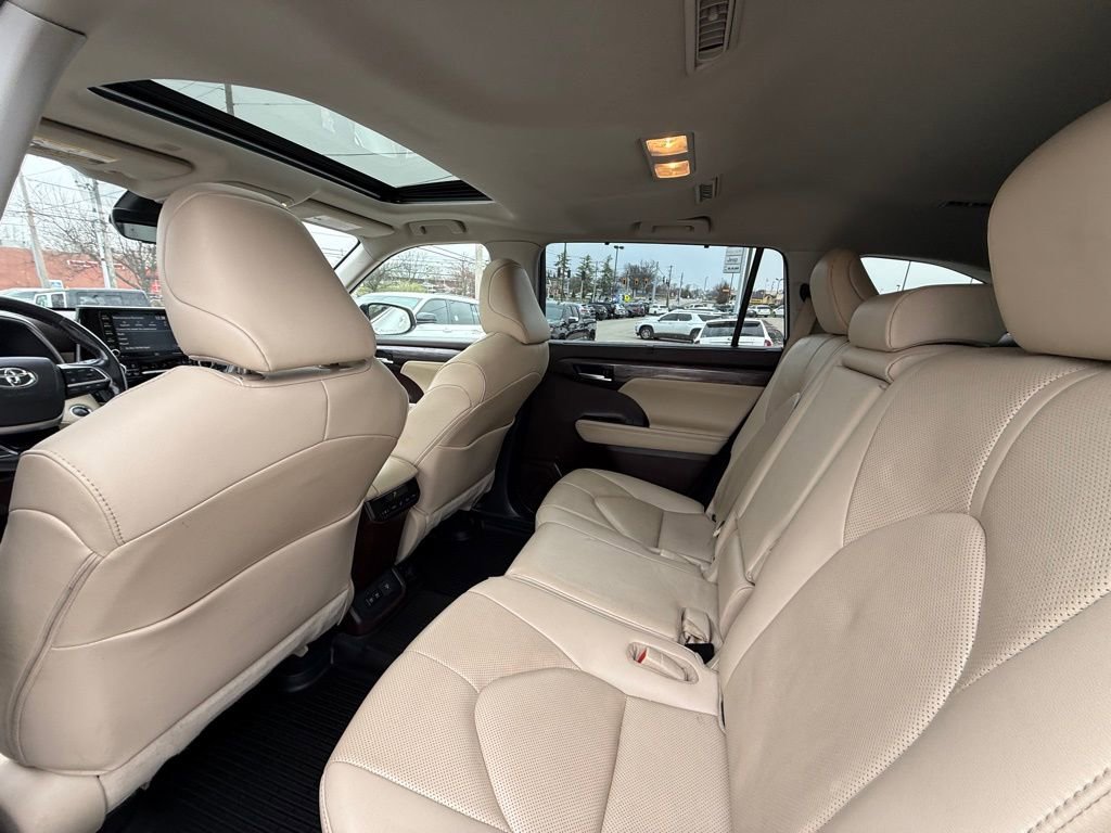 Used 2020 Toyota Highlander Limited image 24