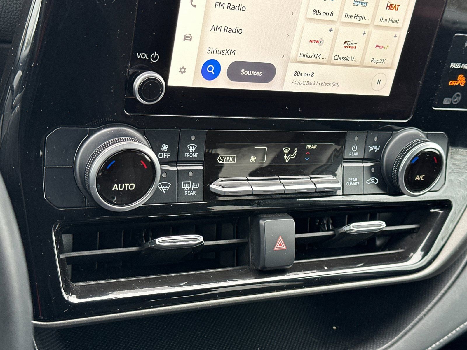 Used 2024 Toyota Highlander LE image 20