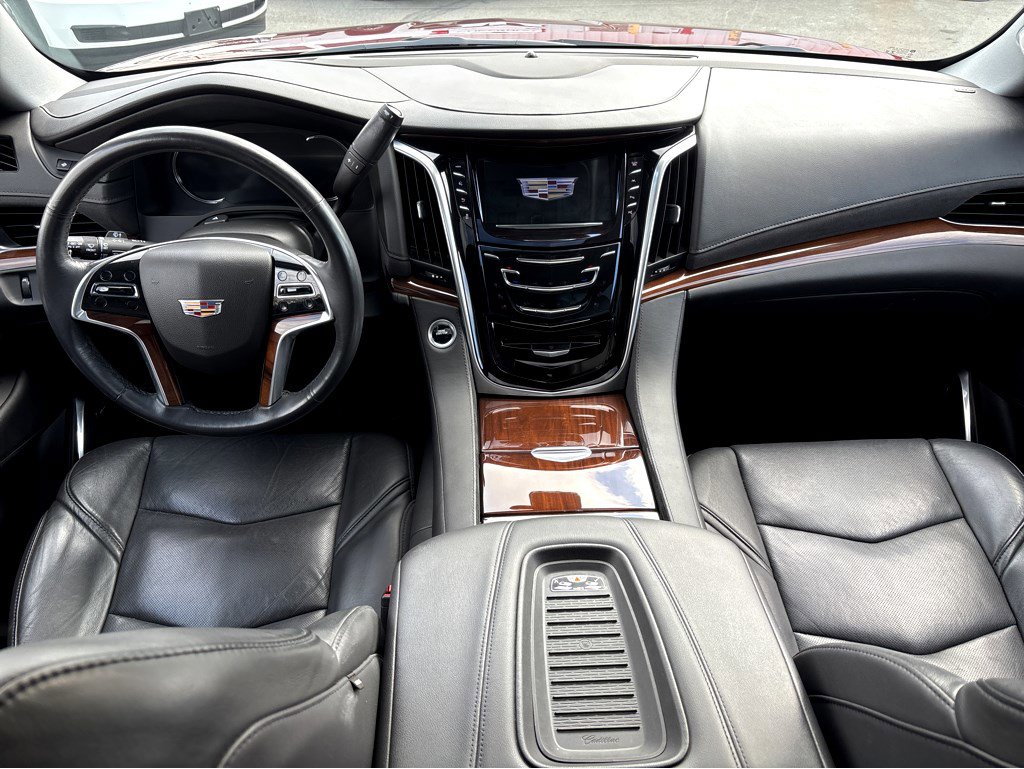 Used 2020 Cadillac Escalade Luxury image 4