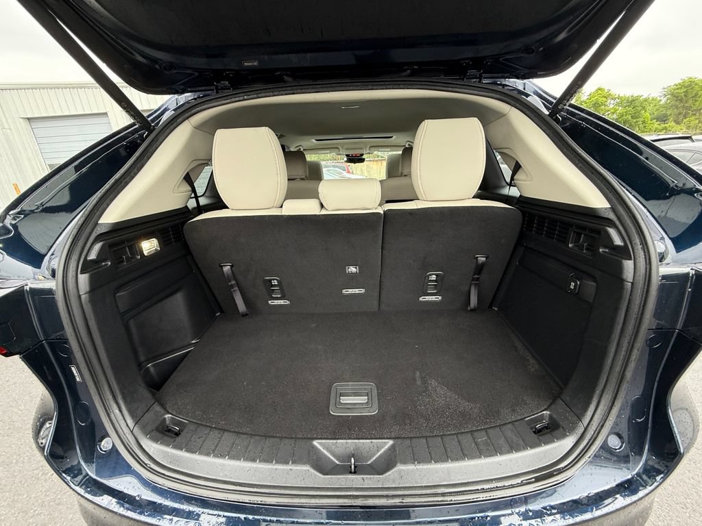 Used 2024 MAZDA CX-90 Plug-In Hybrid w/ Preferred AWD/4WD image 27