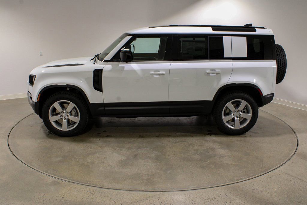 Used 2025 Land Rover Defender 110 S image 2