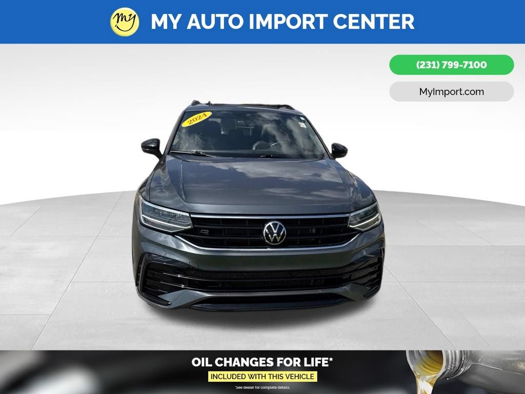 Used 2024 Volkswagen Tiguan SE R-Line AWD/4WD image 2