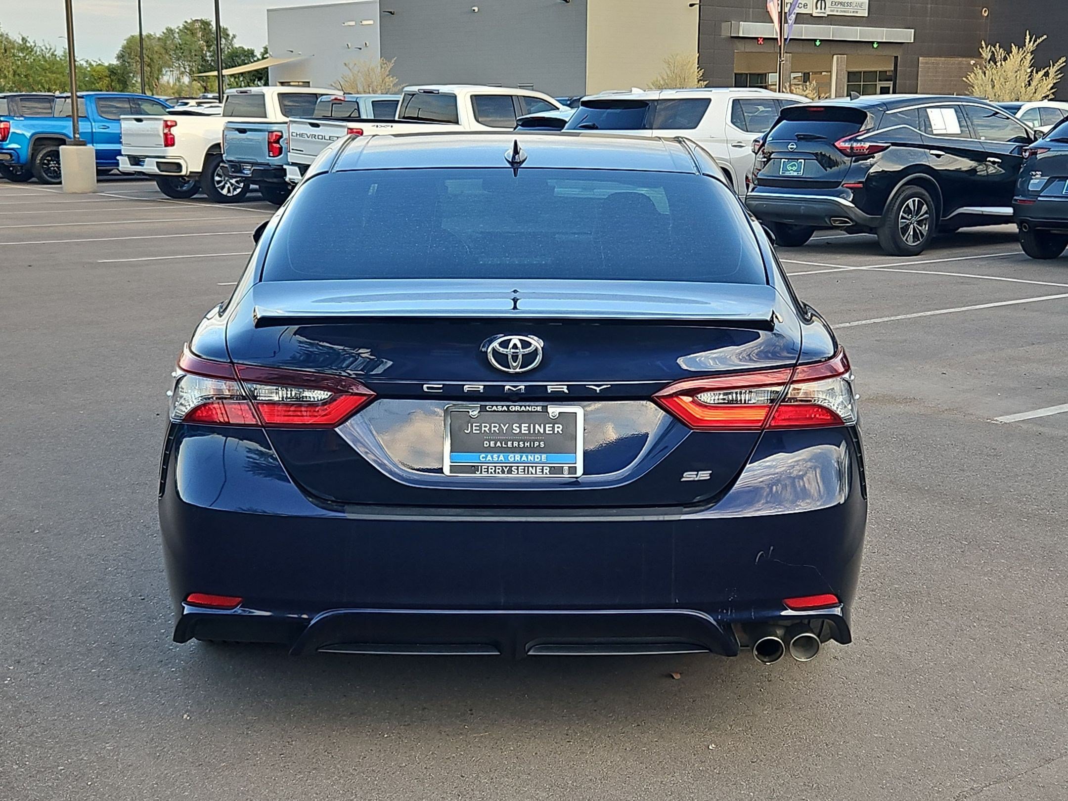 Used 2021 Toyota Camry SE w/ Convenience Package FWD image 4