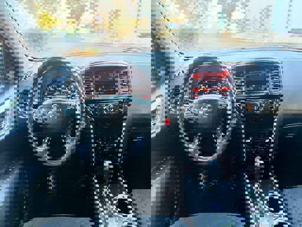 Used 2016 Nissan Pathfinder S image 10