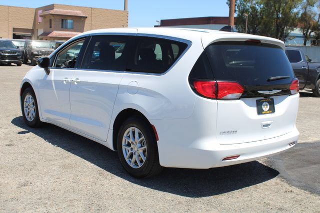 Used 2024 Chrysler Voyager LX FWD image 6