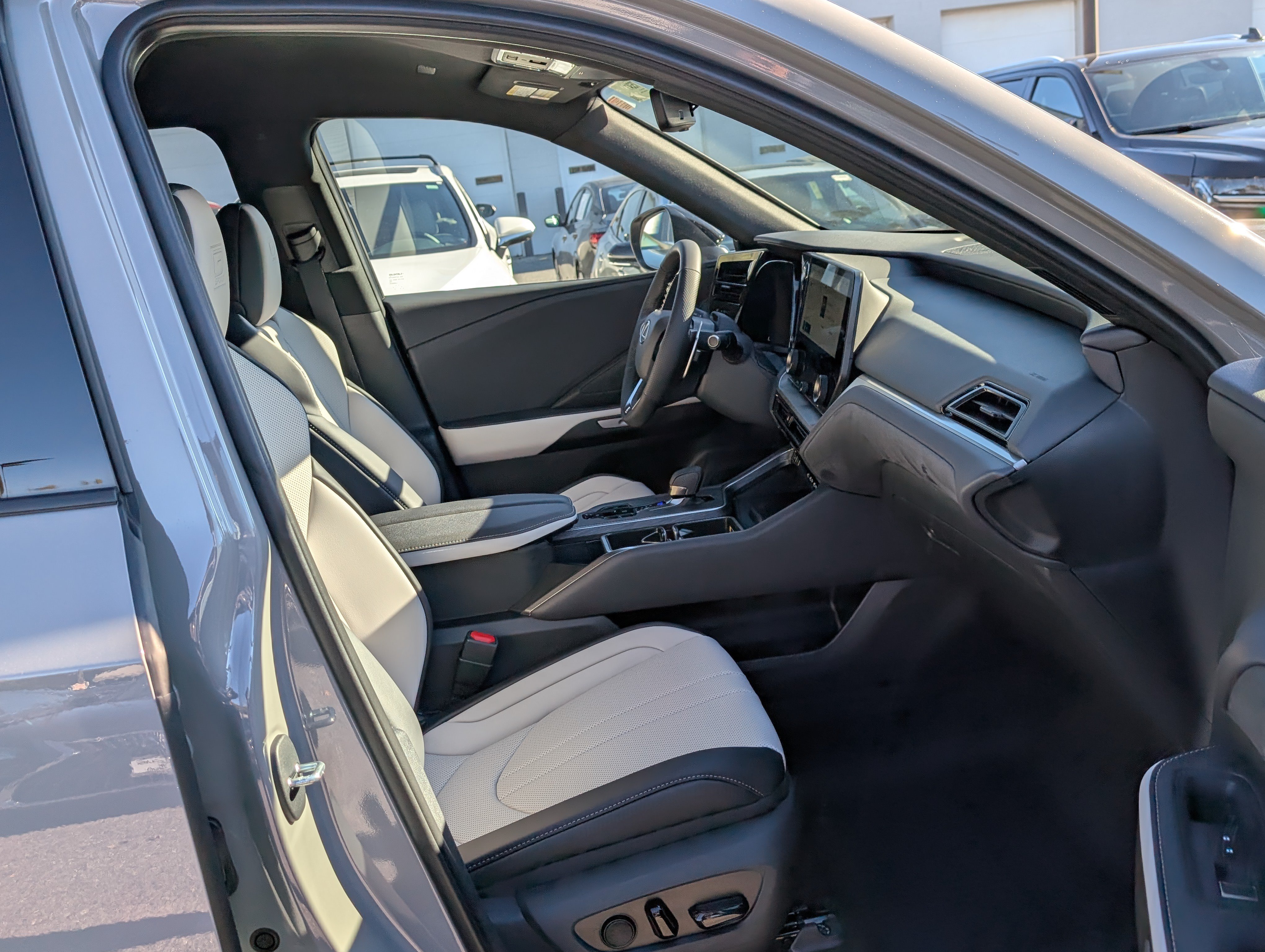 New 2026 Lexus TX 500h AWD w/ Technology Package image 8